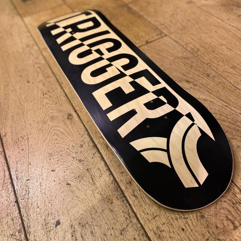Trigger Die Cut Logo 8.375" Planche Skateboard