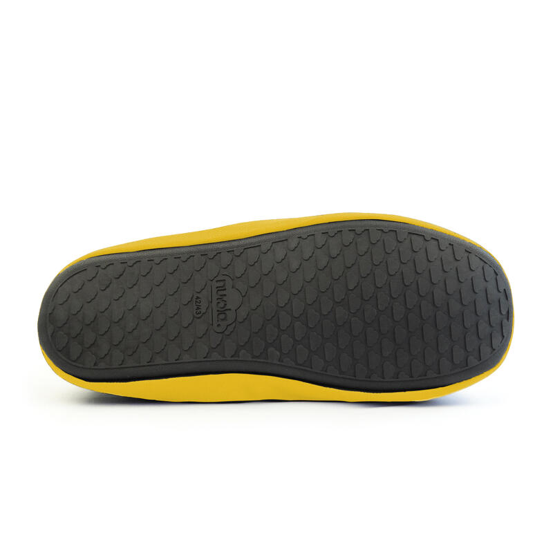 Chaussons unisex Nuvola de couleur jaune avec semelle en caoutchouc