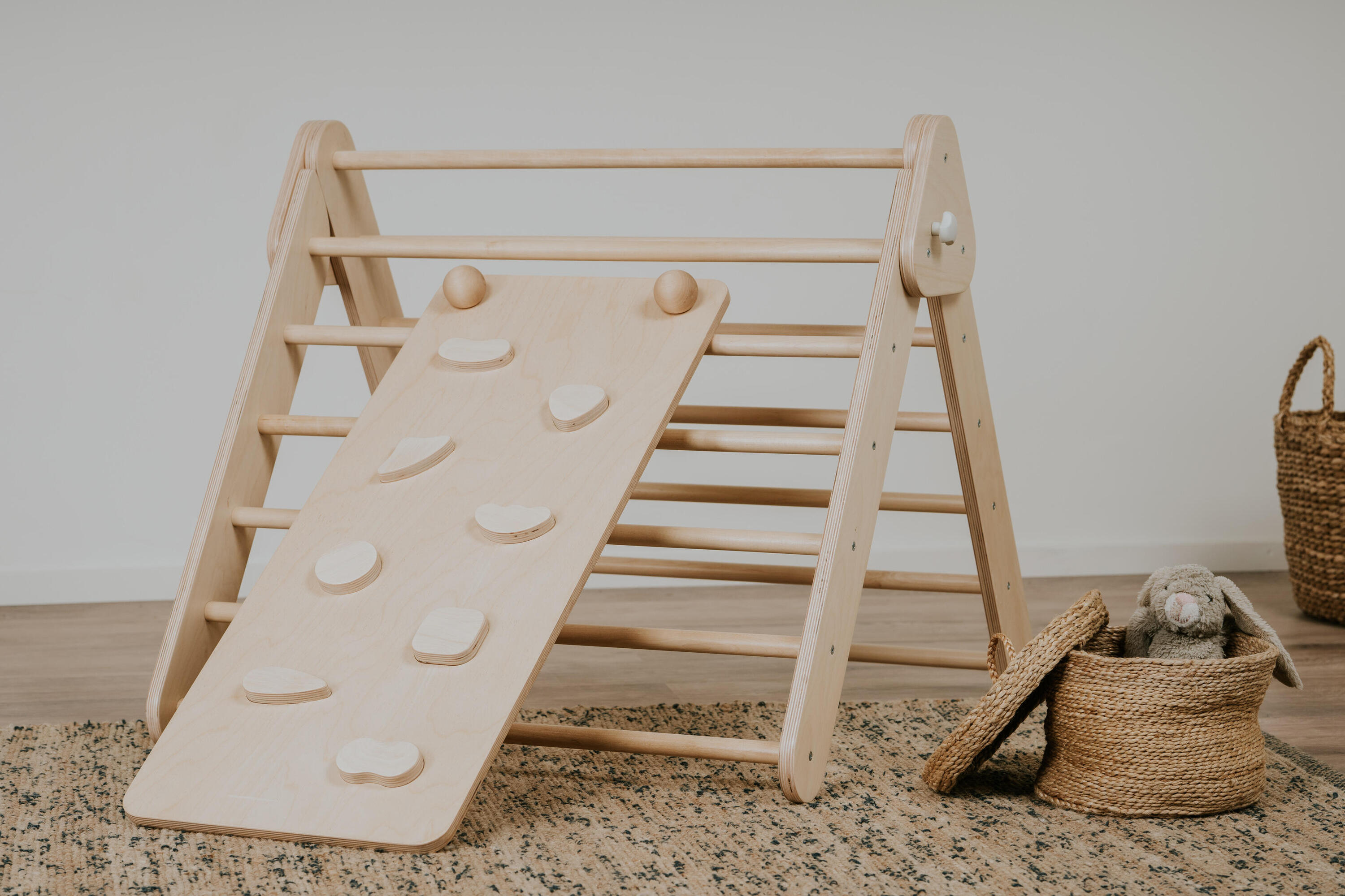 Kletterdreieck aus Holz mit Rampe/Rutsche, Naturholz + Balance Board, Montessori 4/9