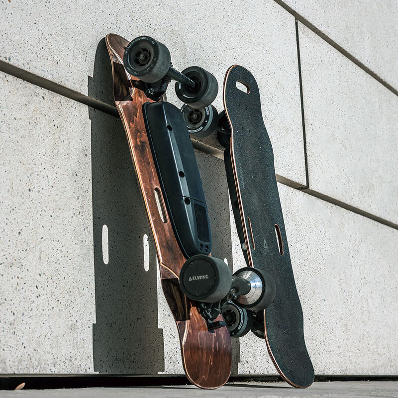 Skateboard goedgekeurd (25 km/u) - Nimbus, Dubbele Motor, Langeafstandsaccu.