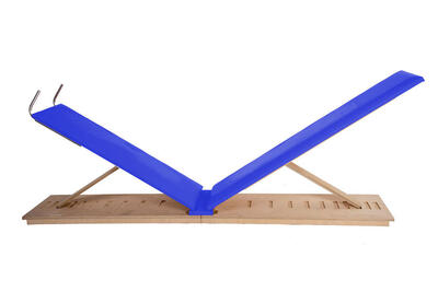 Standaard houten houdingsbank op de grond blauw la posturale