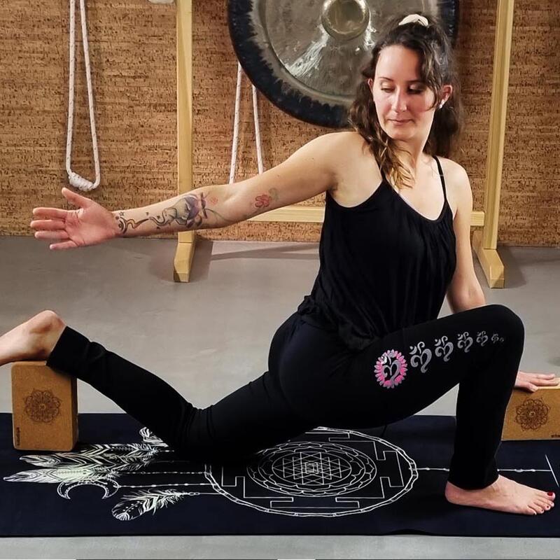 Legging de yoga long, taille haute, noir, symboles Om peint à la main