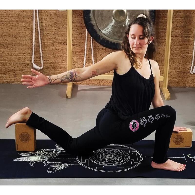 Top de yoga flow largo - T-shirt de yoga Mulher com soutien integrado - Preto