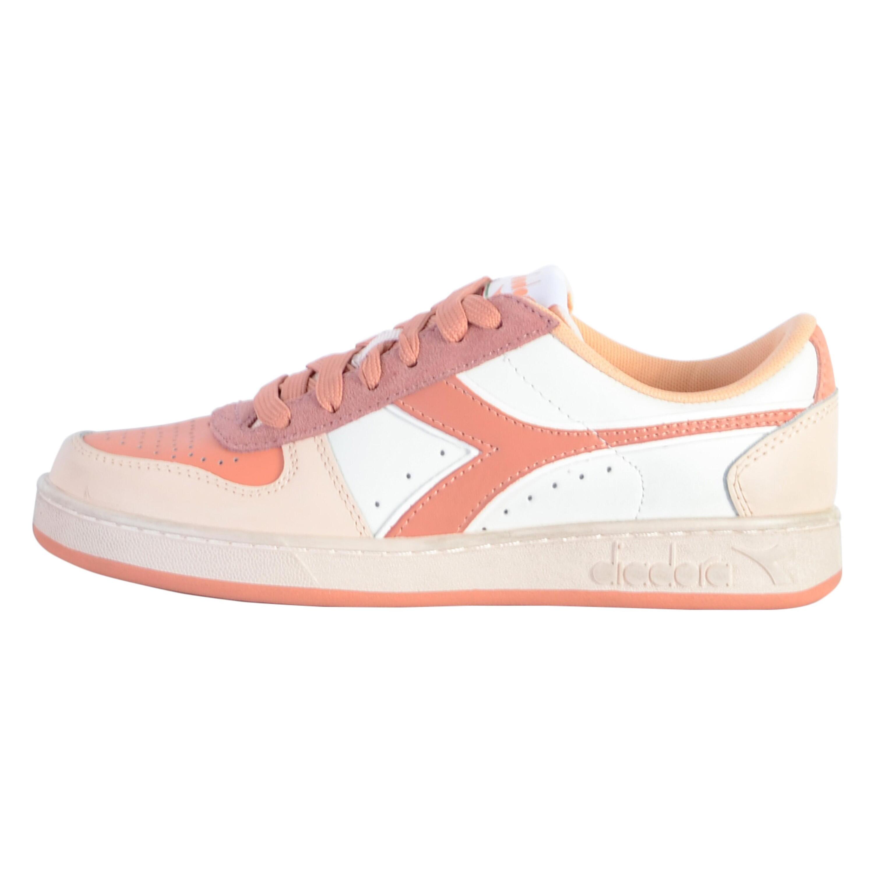 DIADORA picture