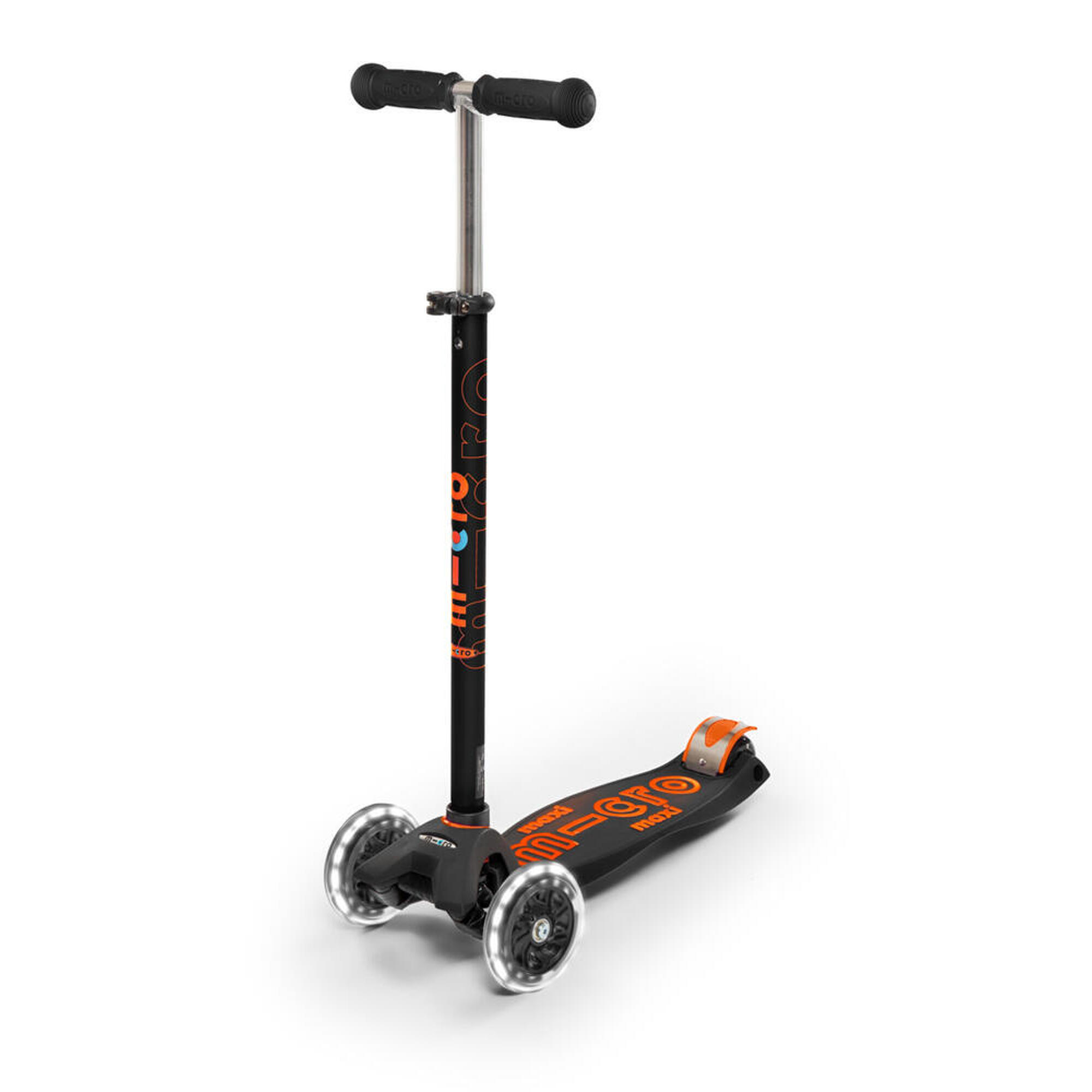 MICRO Maxi Scooter - Light up Wheels: Black