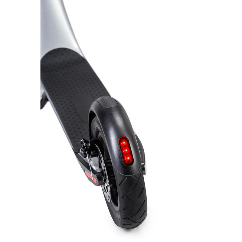 Scooter eléctrico JIVR con motor de 230W y triple sistema de frenado