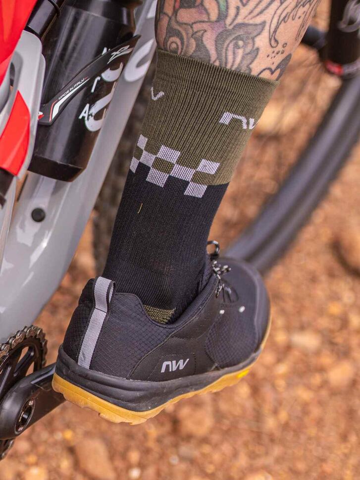Skarpety rowerowe mtb NORTHWAVE EDGE zielono czarne
