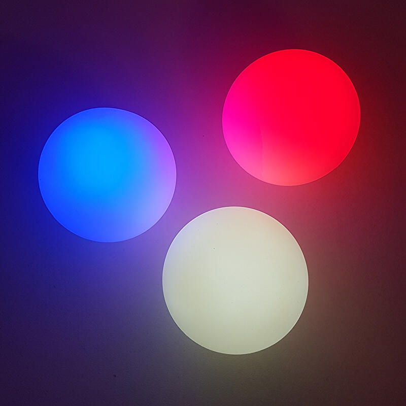 Set von 3 roten/blauen/weißen Lichtkugeln