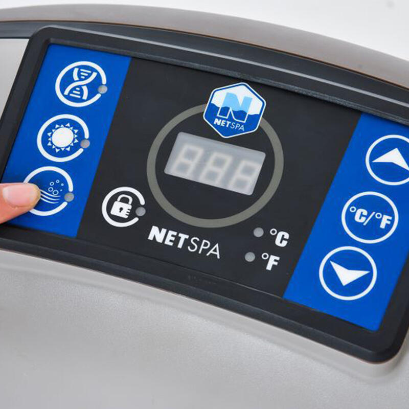 Netspa Vita Spa wraz z zestawem mebli do spa i akcesoriami