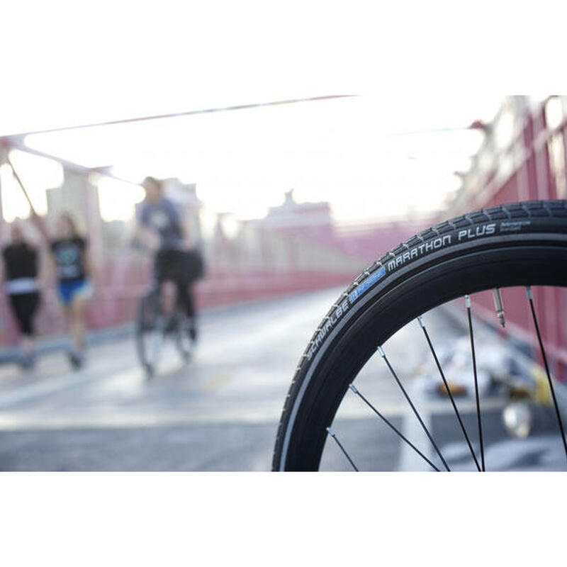 Neumático de bicicleta de montaña urbana con reflejo de refuerzo en el flanco, c
