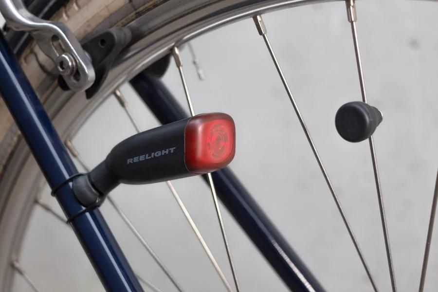 set di illuminazione per biciclette Reelight Cio Reepower Flash 4/5