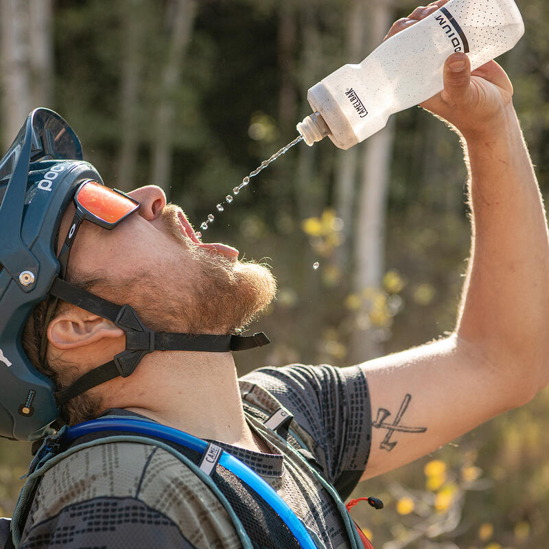 Bidon rowerowy CamelBak Podium 710ml - black/grey