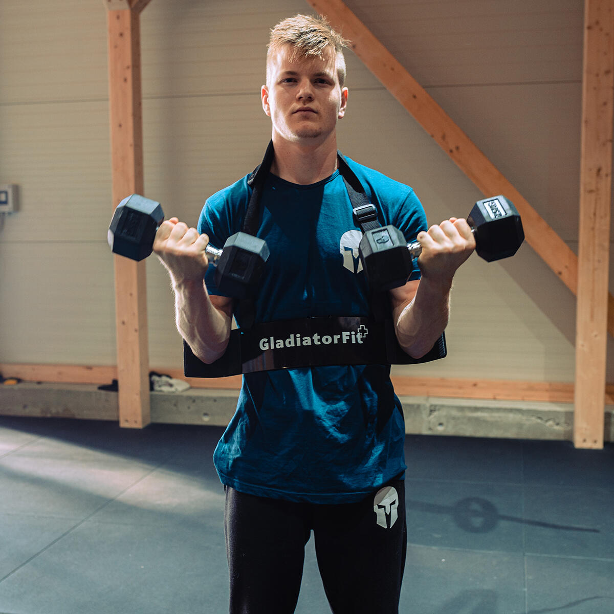 Aislador de acero Arm Blaster para biceps y triceps Decathlon