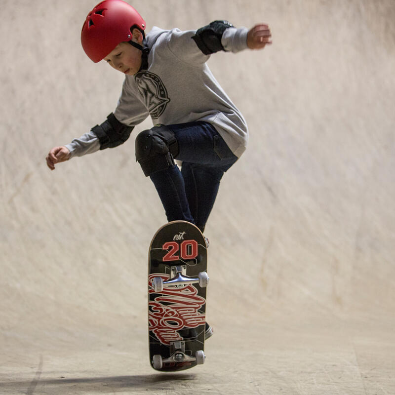 MADD GEAR PRO SERIES COMPLETE SKATEBOARDS 8.0” - GRITTEE RED
