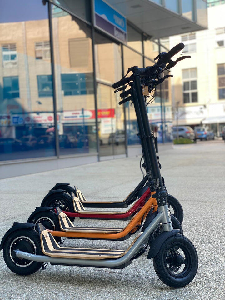 8TEV B10 Proxi Electric Scooter Red 3/4