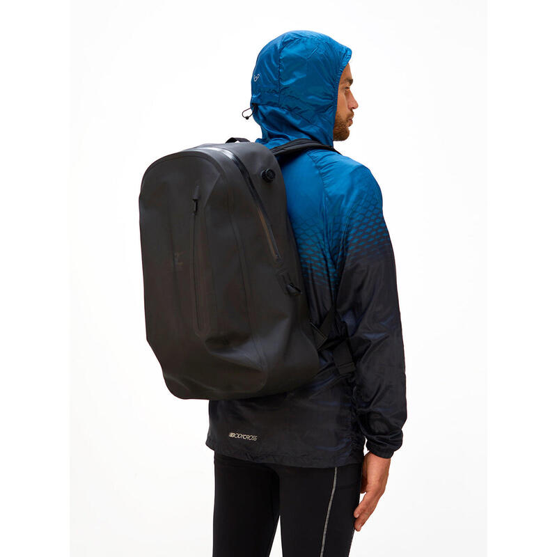 Mochila impermeable de 30 litros.