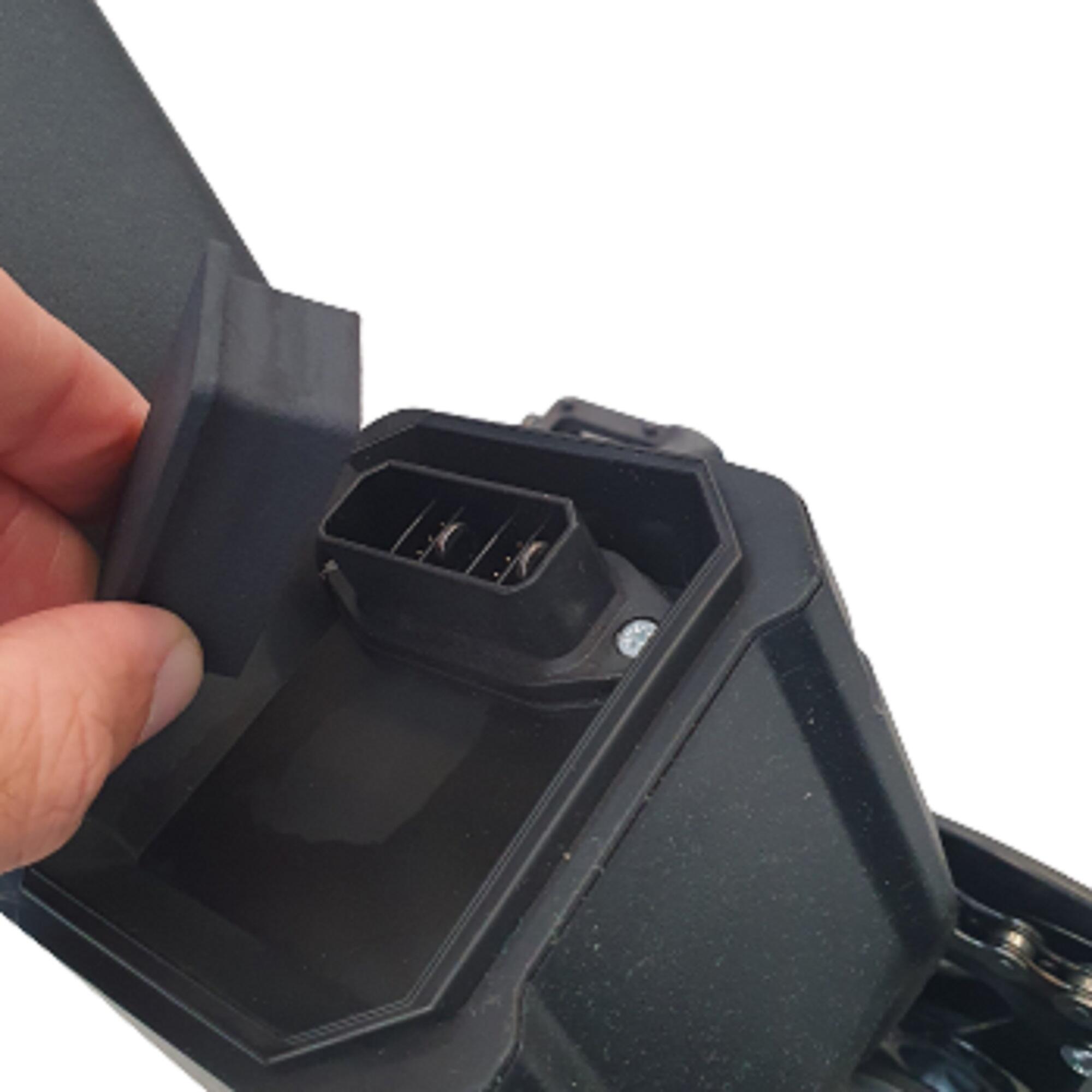 Steckerabdeckung für Elektrofahrräder mit DECA11-Batterie 3/4