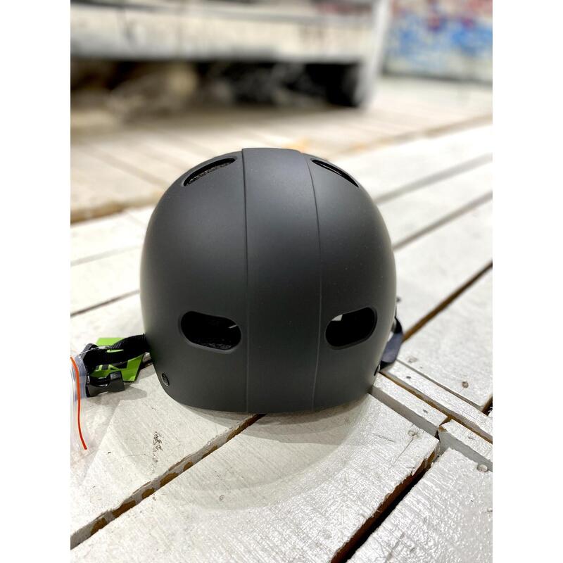 中性認證街頭運動頭盔 - 黑色