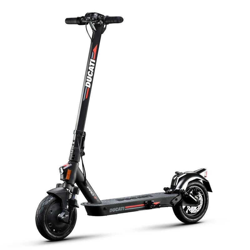 Cette trottinette électrique, puissante et endurante, profite de 70€ de  réduction chez Decathlon ! 