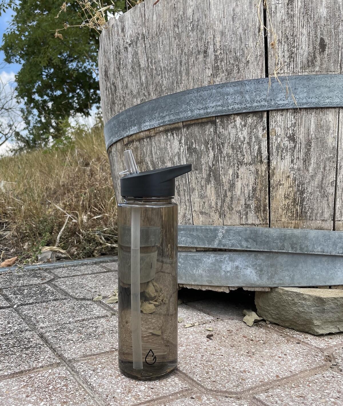 Waterfles taupe transparant 700 ml - dop met rietje en sportdop 4/5