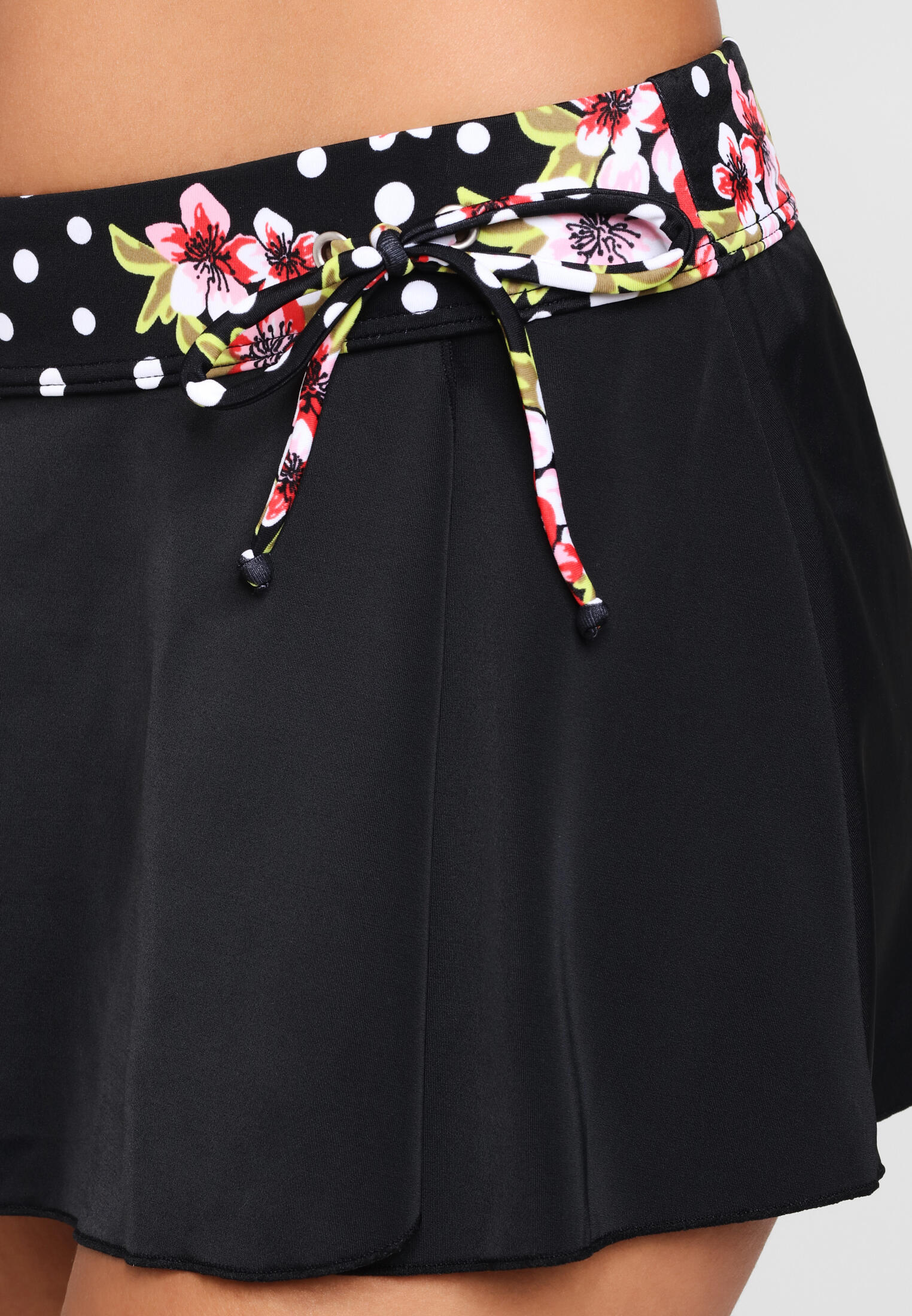 Damen LASCANA Baderock mit integrierter Bikinihose im Floraldesign 4/6