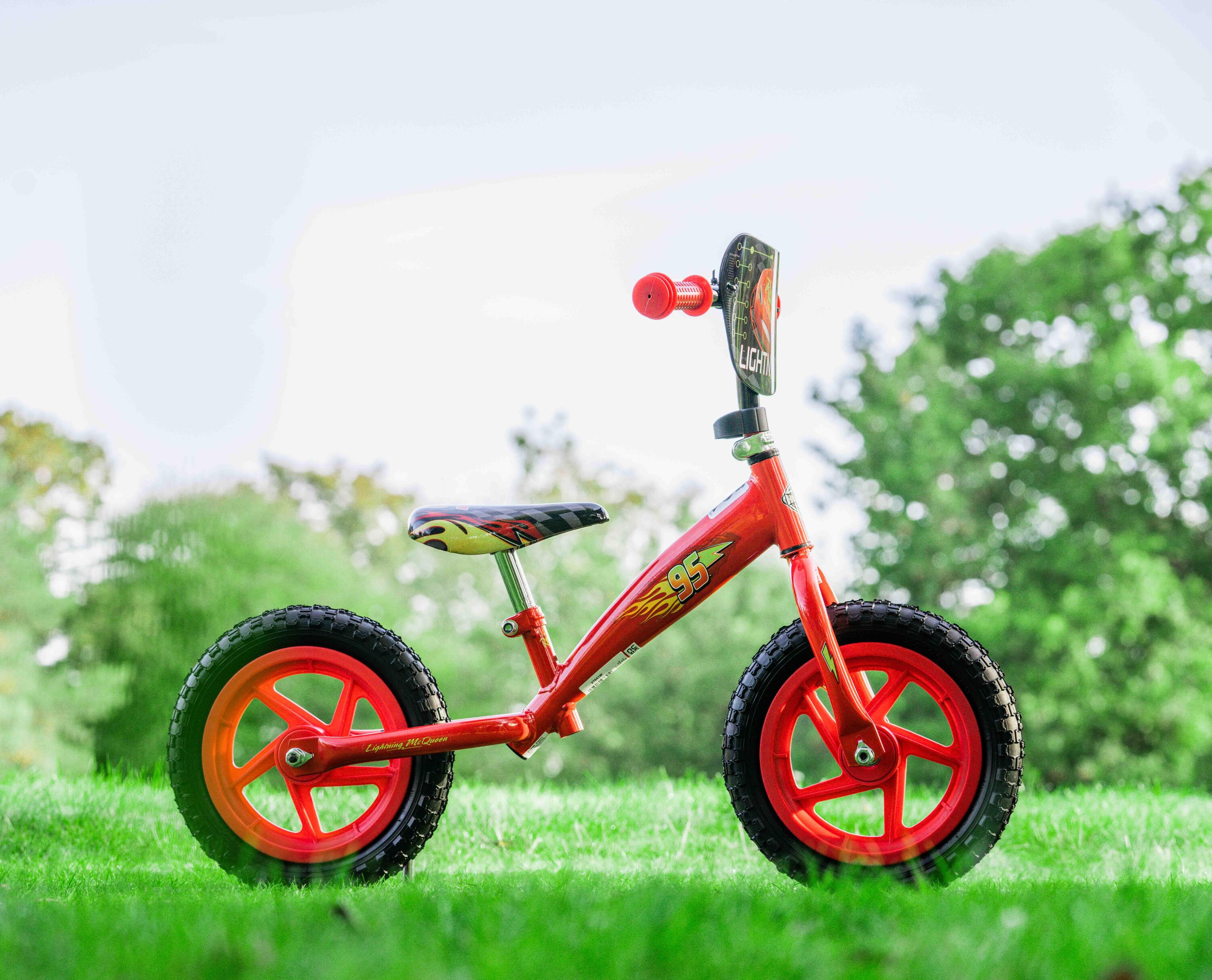 Huffy Disney Cars Balance Bike for Kids 2 - 4 yrs ft Lightning McQueen 4/6
