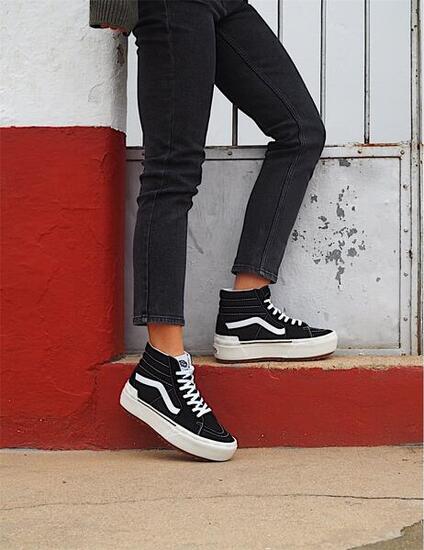 Zapatillas para mujer urbanas Vans Sk8-hi Stacked VN0A4BTW5ZN1 Negro