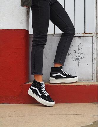 Zapatillas para mujer urbanas Vans Sk8-hi Stacked VN0A4BTW5ZN1 Negro