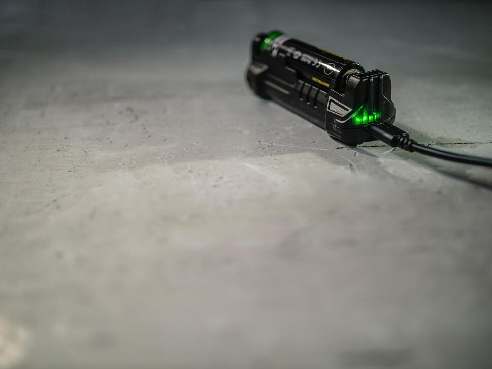 Ładowarka turystyczna Armytek Handy C1 Pro z funkcją Powerbank
