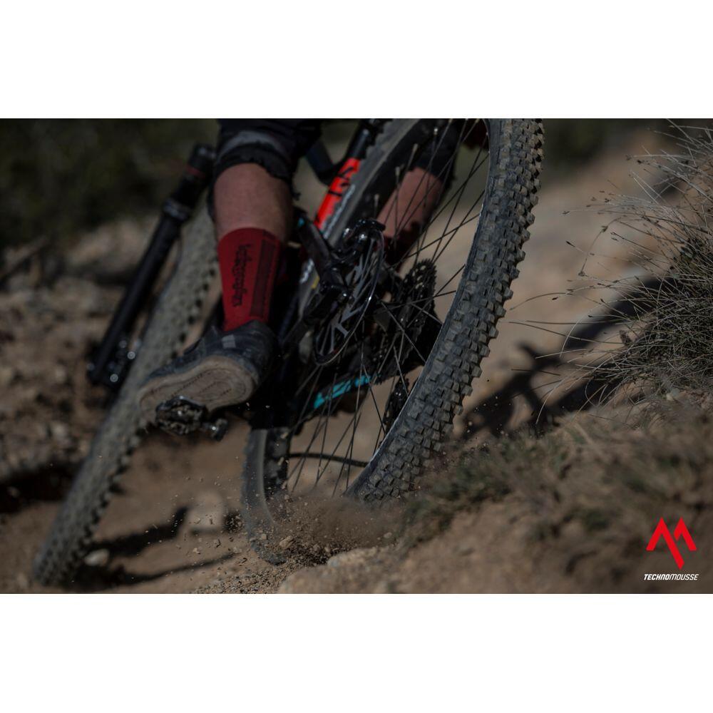 Mousse MTB Red Poison EVO 27.5 da 2.35 a 2.50 antiforatura TechnoMousse per la guida tubeless - M027