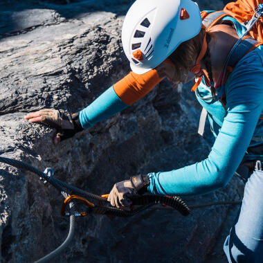 Alles im Griff: So findest du die richtigen Klettersteighandschuhe für die Via Ferrata