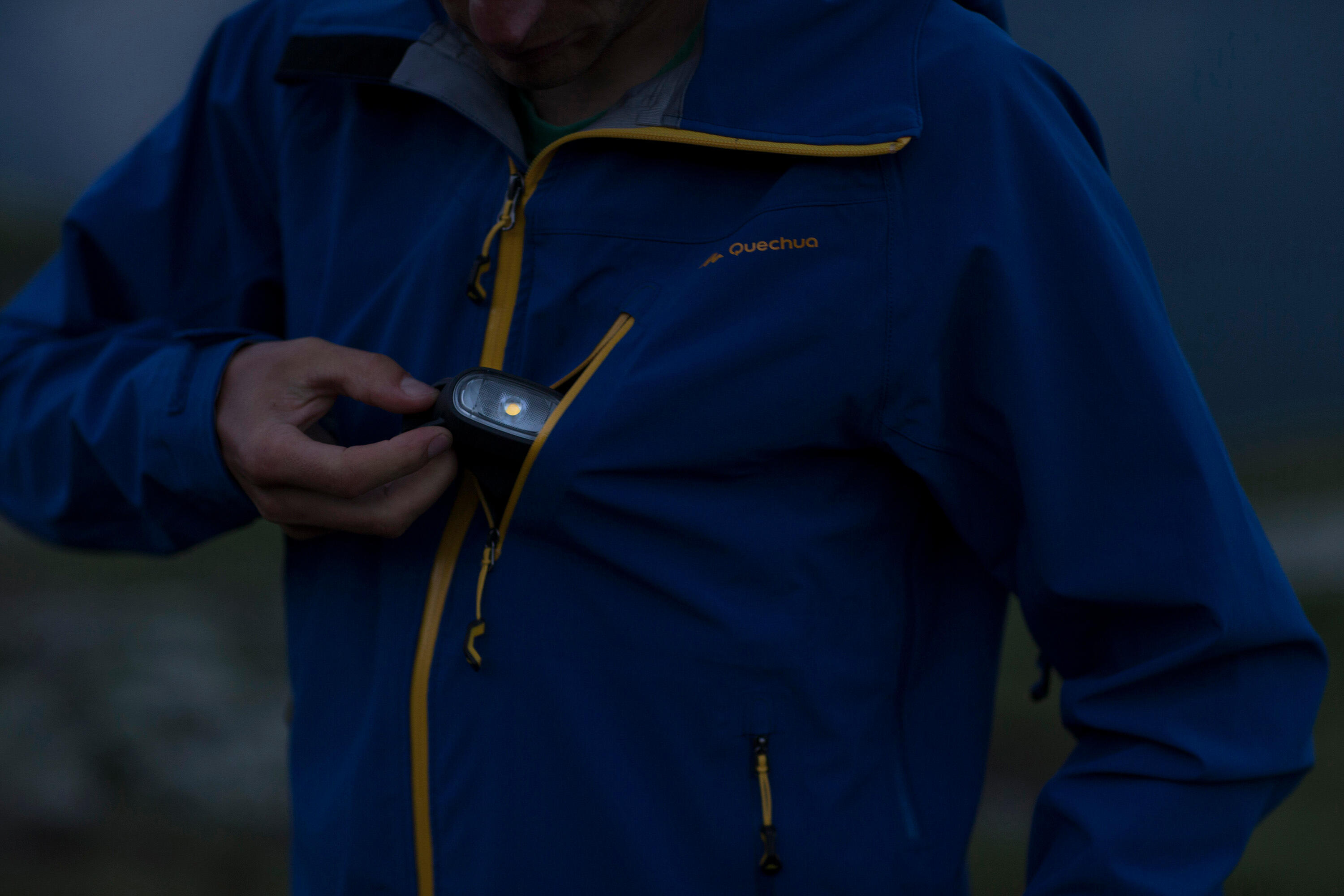 Налобный фонарик на батарейках – ONNIGHT 50–30 люмен, чёрный FORCLAZ