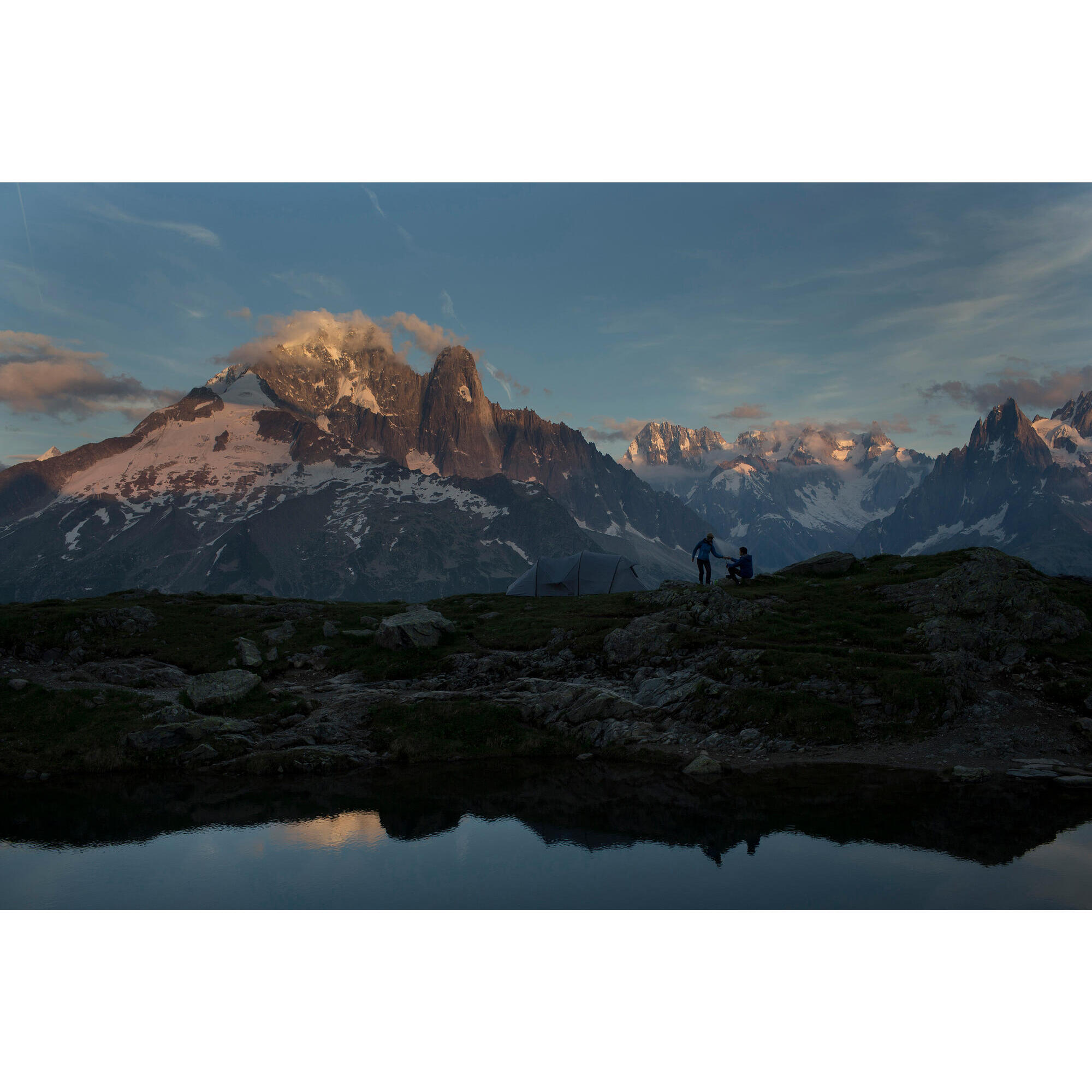 Налобный фонарик на батарейках – ONNIGHT 50–30 люмен, чёрный FORCLAZ