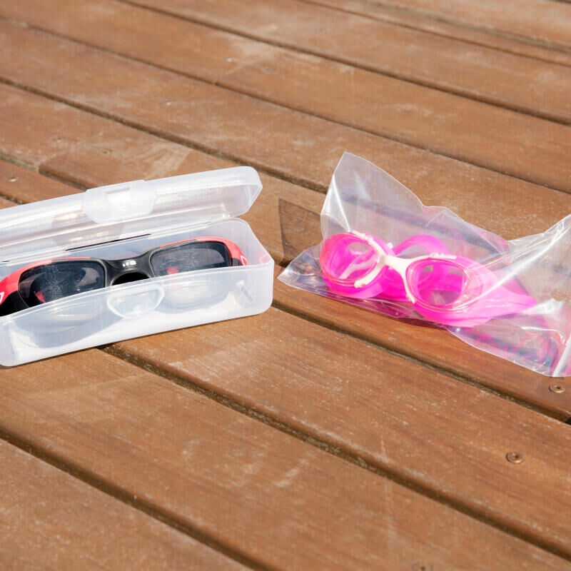 Swimming goggles: storage