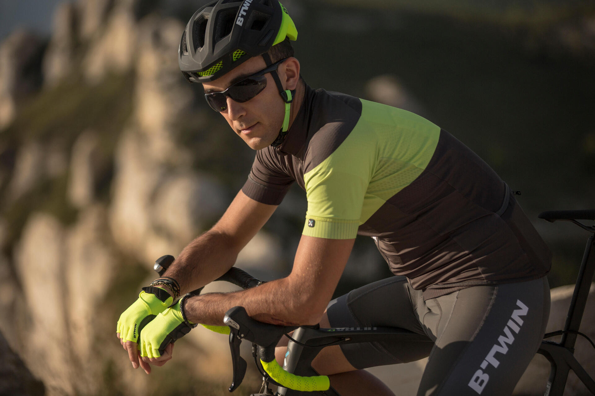 Jinsiy aloqa mashinasi videolarni tomosha qiladi