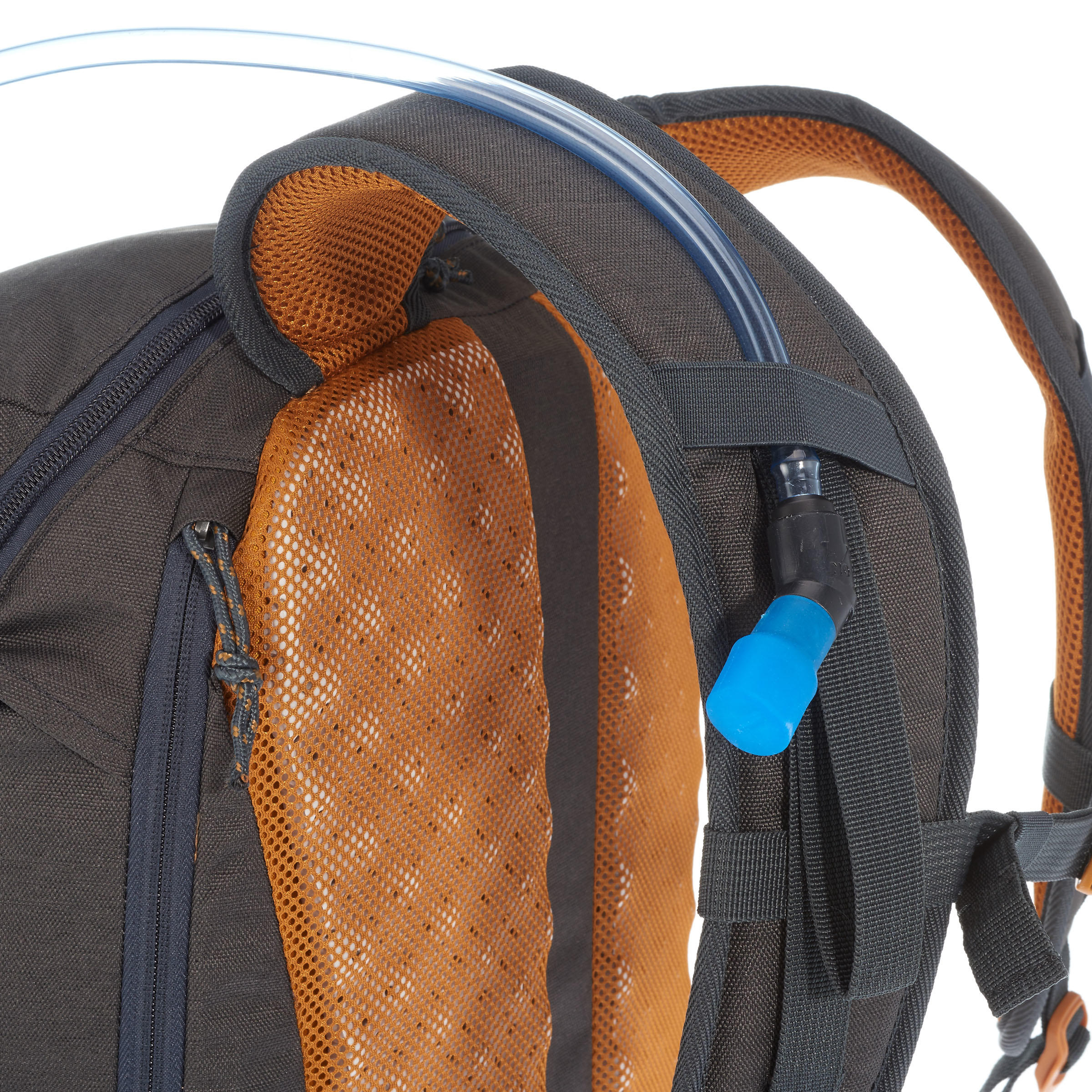 Mochila Pequeña De Montaña y Trekking Qechua NH500 30L Gris Oscuro -  Decathlon