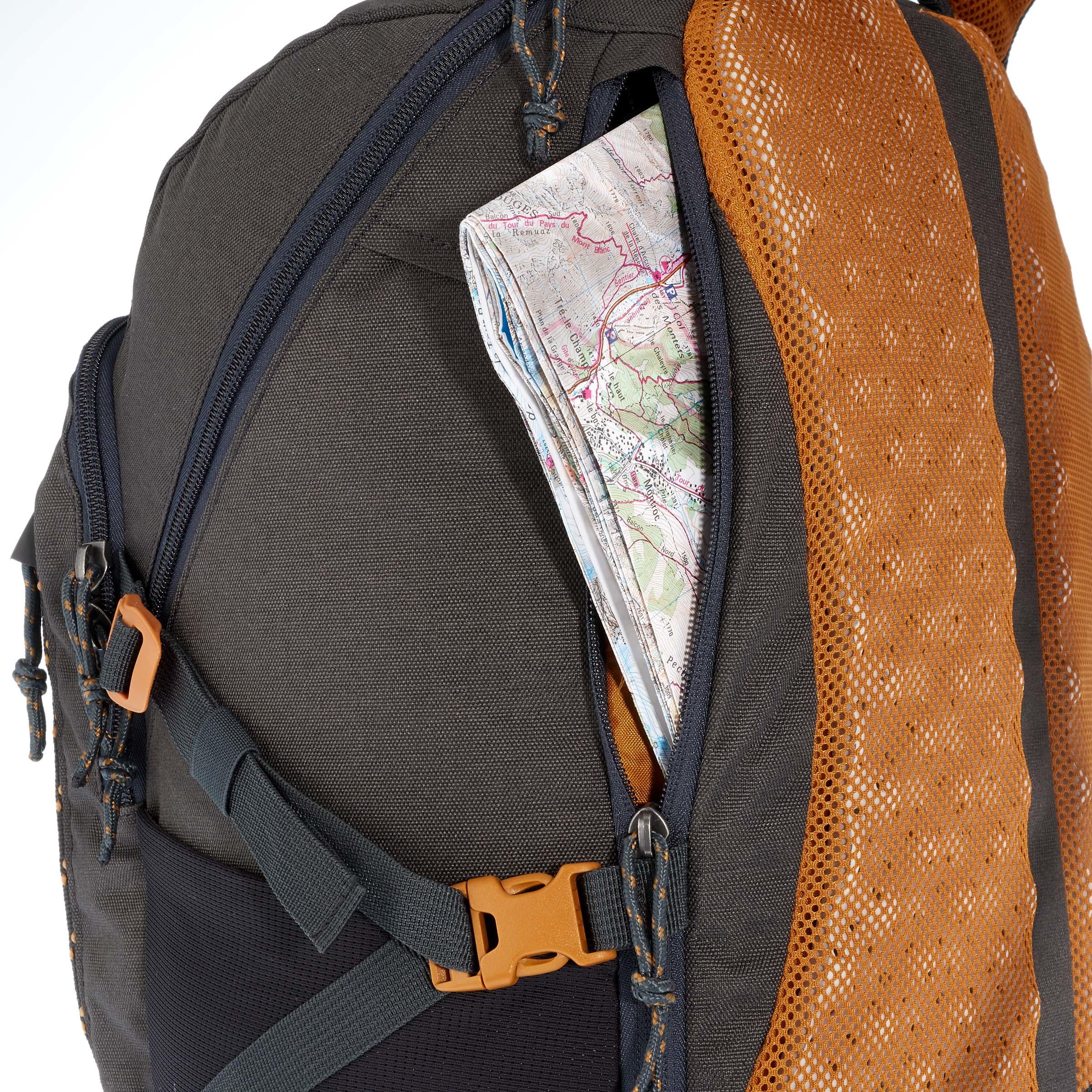 Mochila Pequeña De Montaña y Trekking Qechua NH500 30L Gris Oscuro -  Decathlon