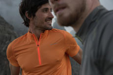 T-shirt-vetement-technique-sport-respirant-mesh-zippé T-shirt-vetement-technique-sport-respirant-mesh-zippé