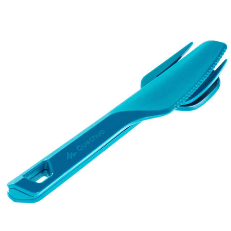 Tri komada plastičnog pribora za jelo (nož, viljuška, kašika) plave boje