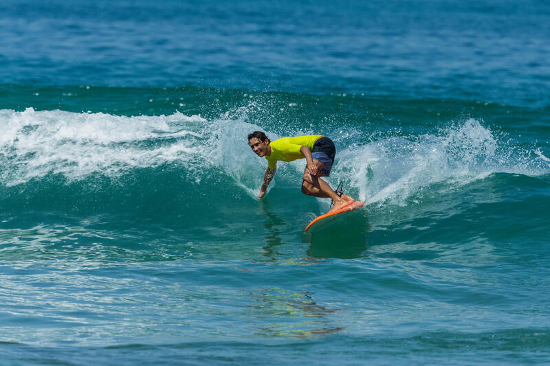 CUM SĂ ÎȚI ALEGI ȘORTUL PENTRU SURF?