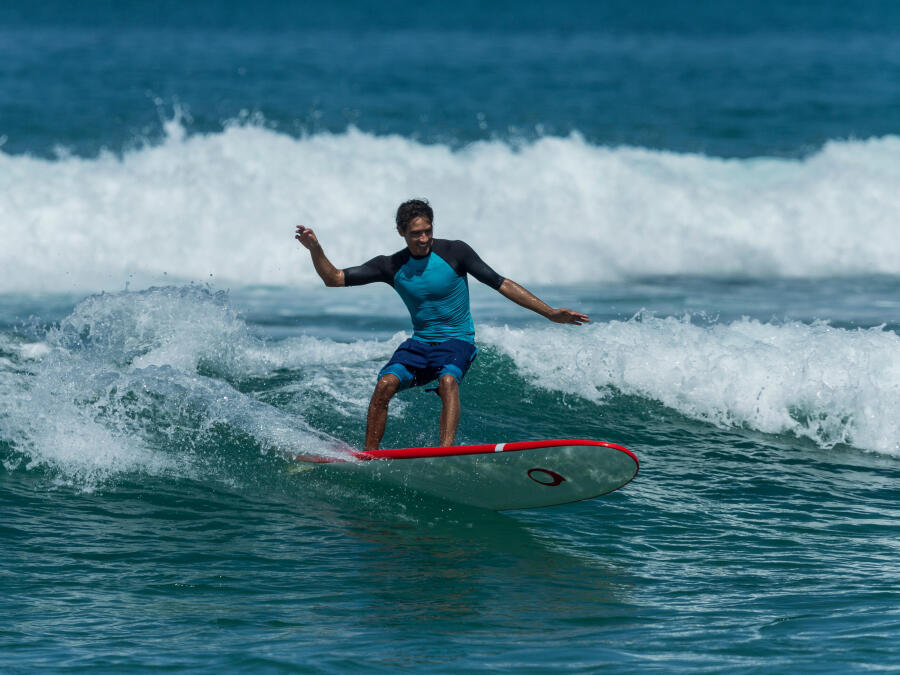 Come scegliere il top anti-uv per il surf | DECATHLON 