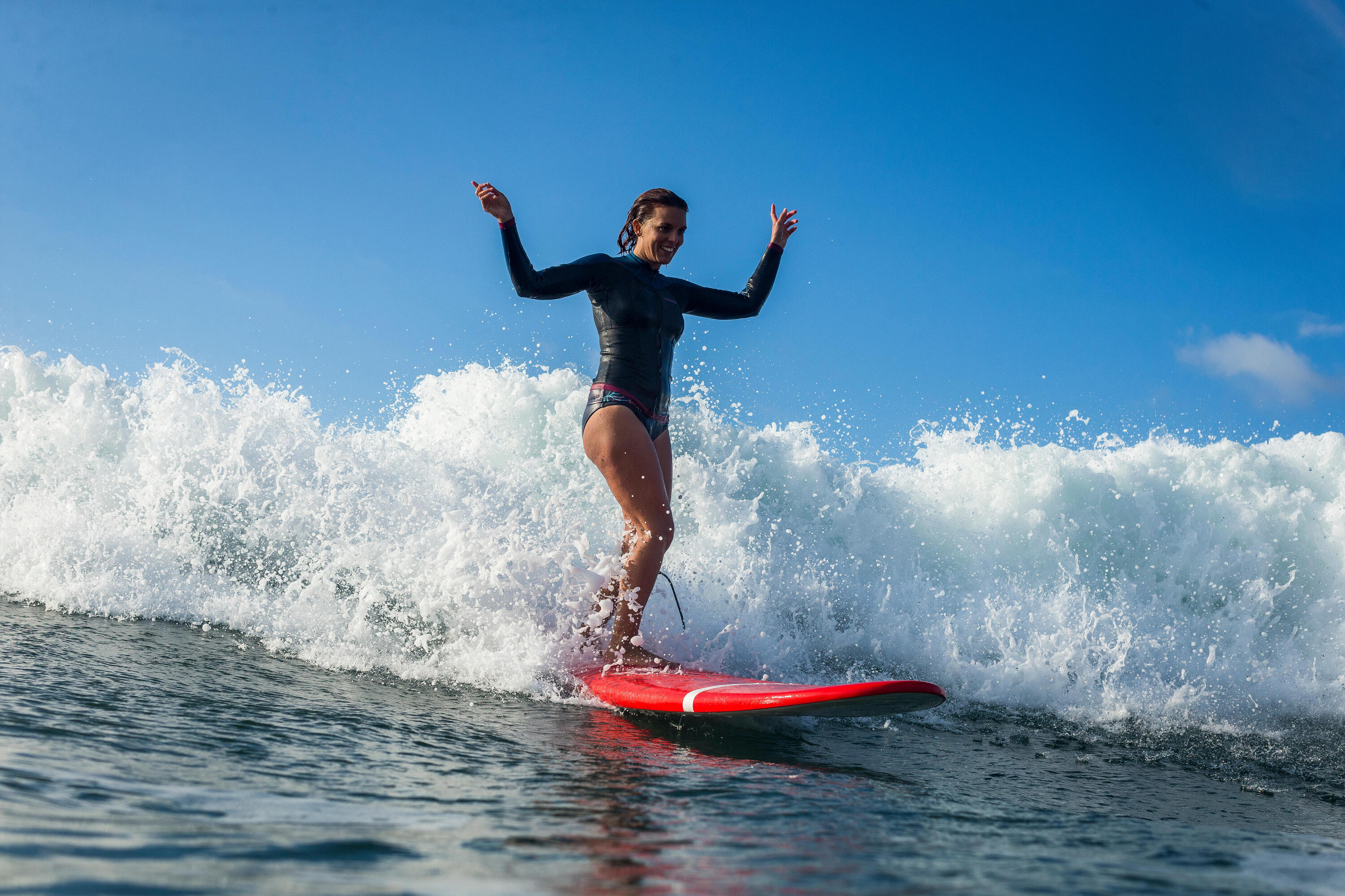 500 Women's Long Sleeve 2mm Neoprene Surfing Wetsuit Top - Blue/Pink 2/12
