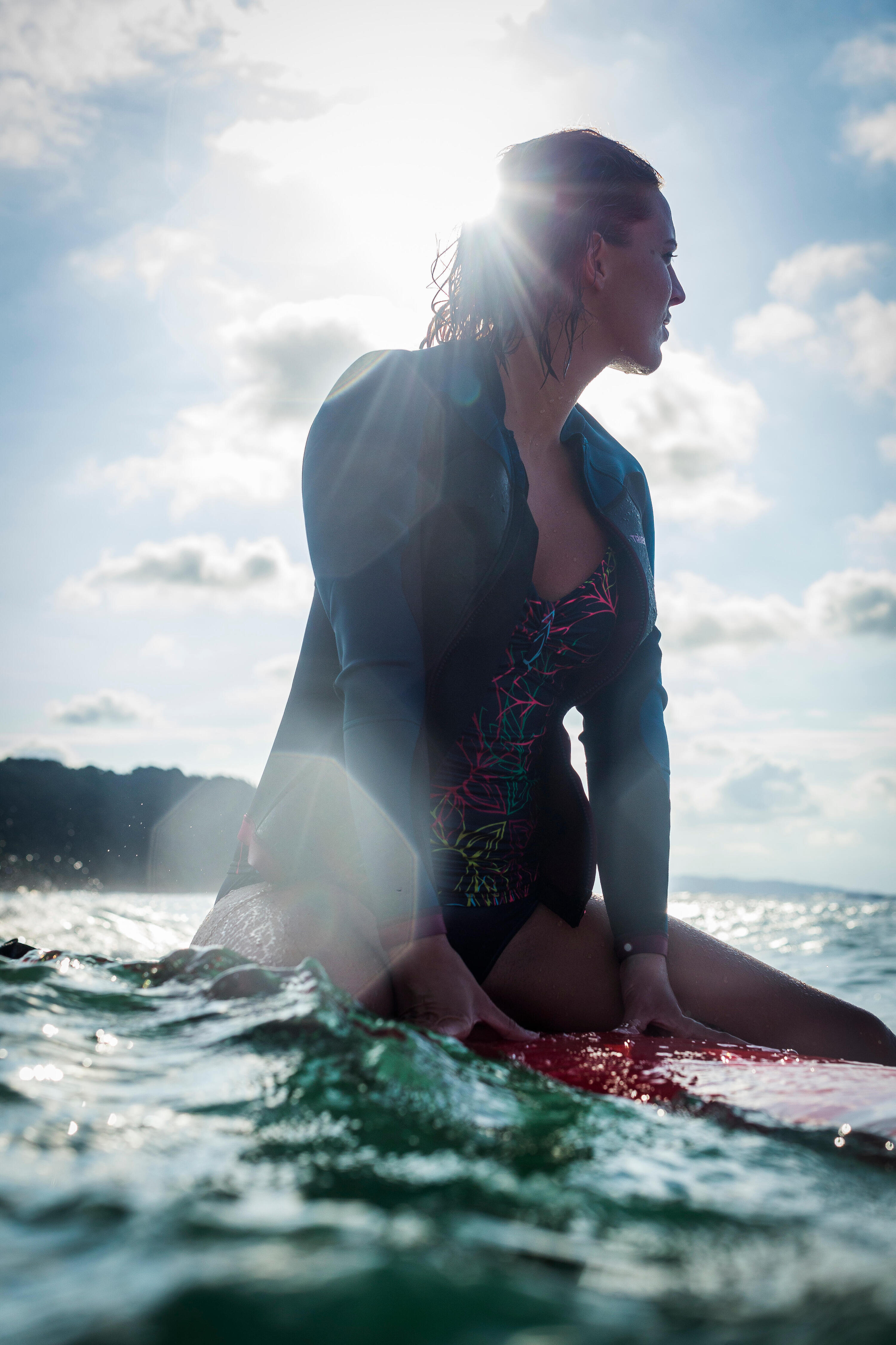 500 Women's Long Sleeve 2mm Neoprene Surfing Wetsuit Top - Blue/Pink 9/12