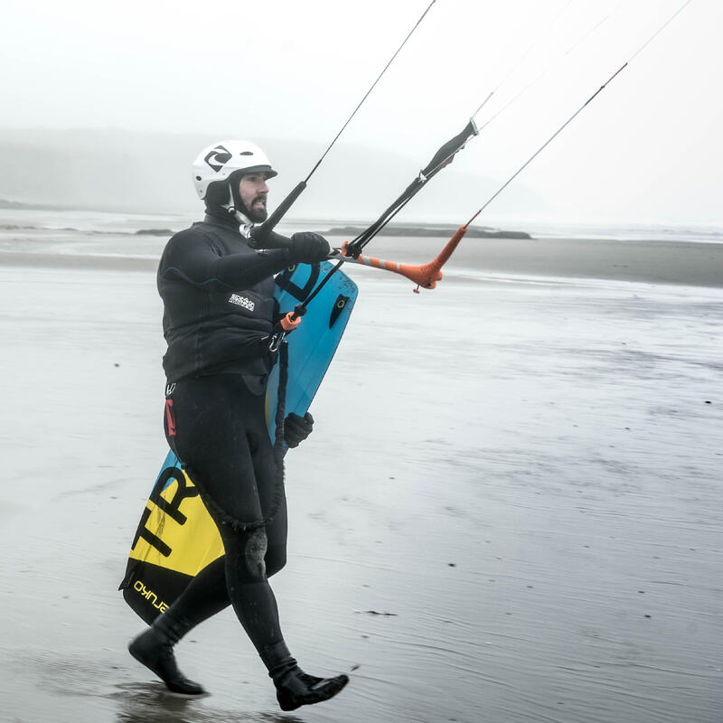 Kitesurfing dla początkujących - kurs, sprzęt, jak zacząć?