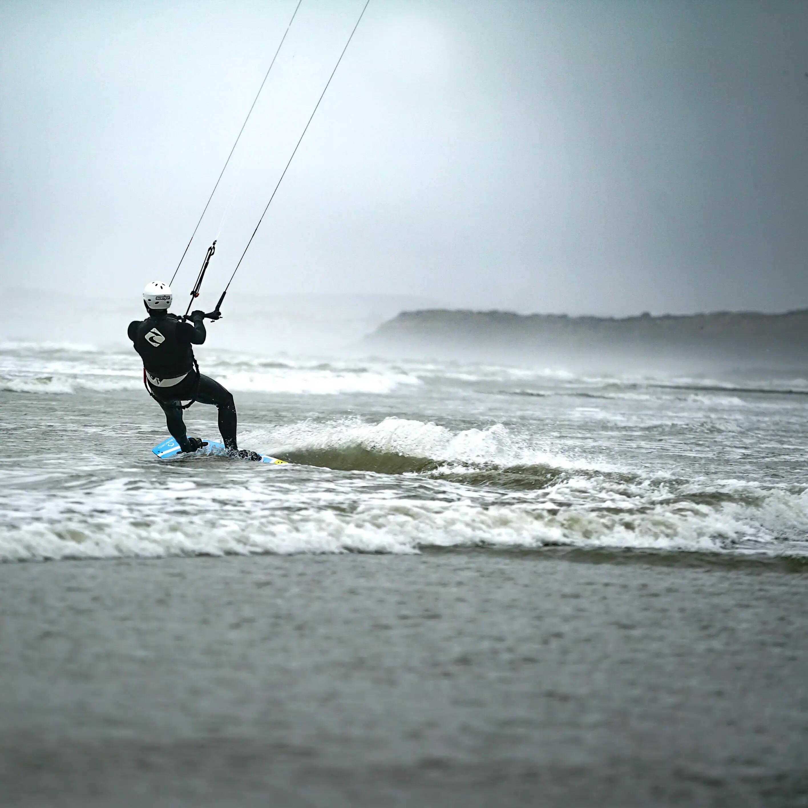 Jaki wiatr na kitesurfing jest odpowiedni?