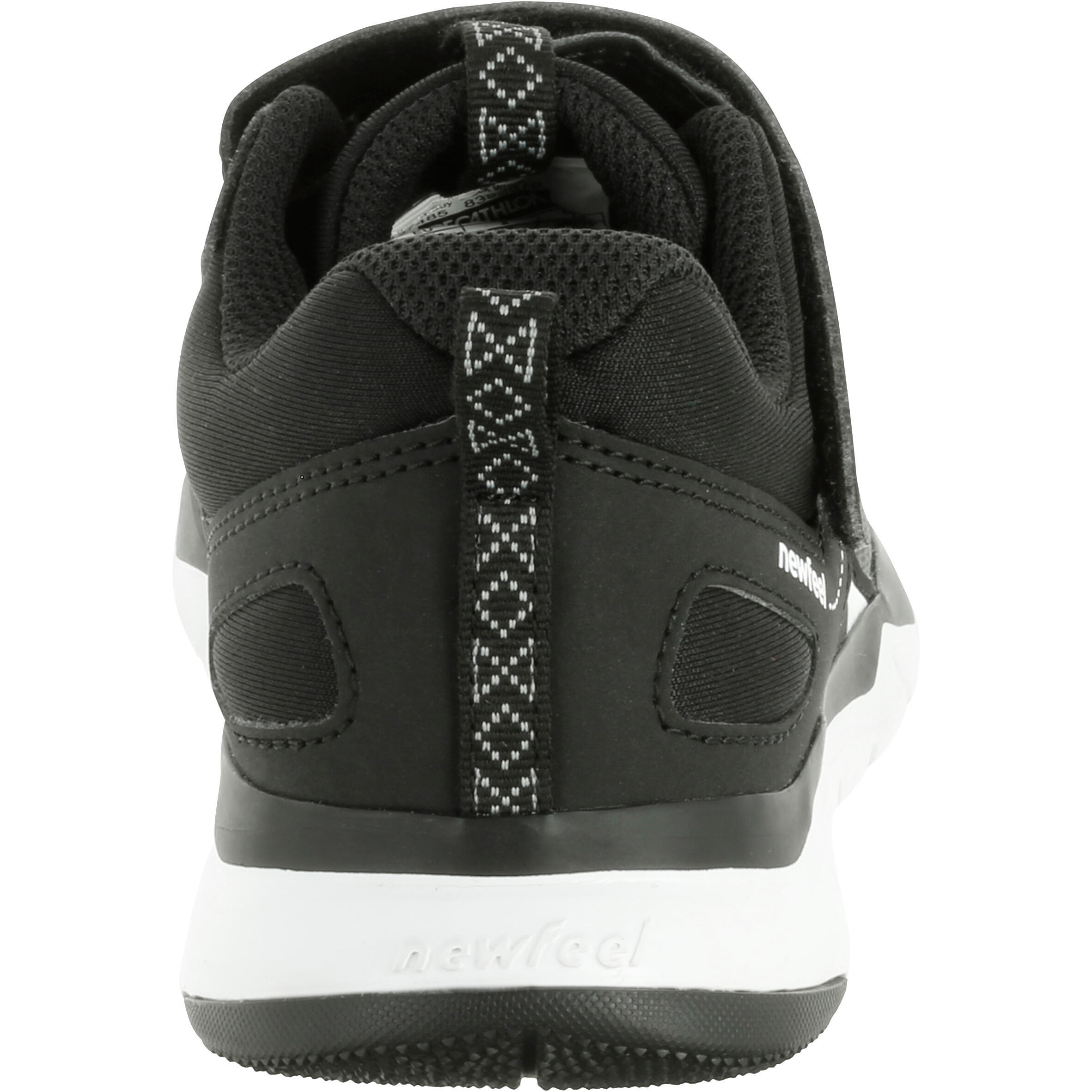 Kids' lightweight and breathable rip-tab trainers, black/white 5/7