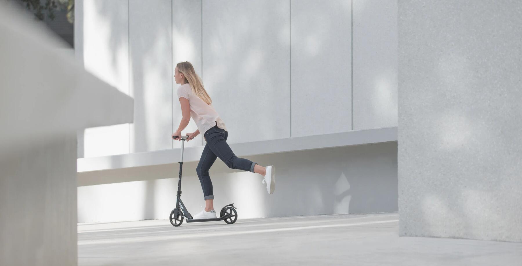 Erfahre hier wieso du mit dem Roller fahren beginnen solltest! Alle Vorteile auf einen Blick zusammengefasst.