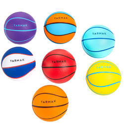 Mini ballon de basketball Mousse. Parfait pour jouer sur les mini paniers.