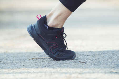 נעלי צעידה ספורטיביות לנשים דגם HW100 - שחור/ורוד