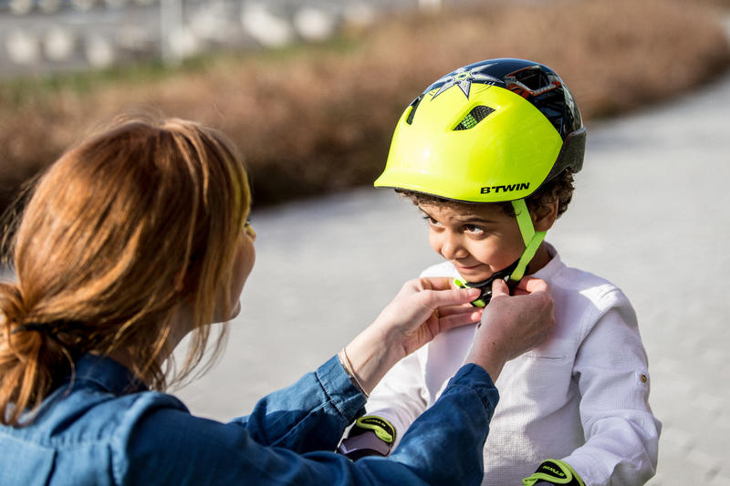 How to choose a bike helmet for your child